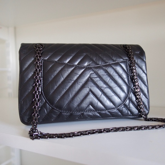 Chanel Reissue 2.55 So Black Bag in Aged Calfskin - Picture 2 of 8